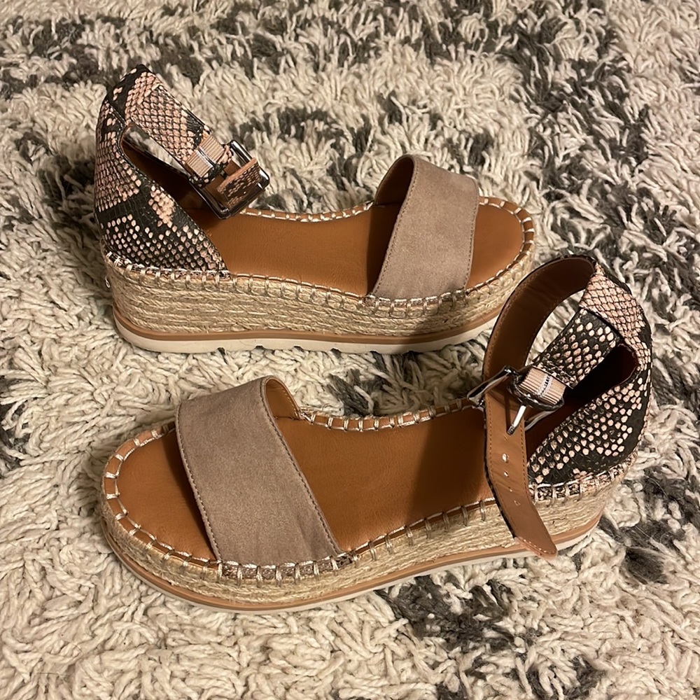 Universal thread espadrille snakeskin flat form platform tan